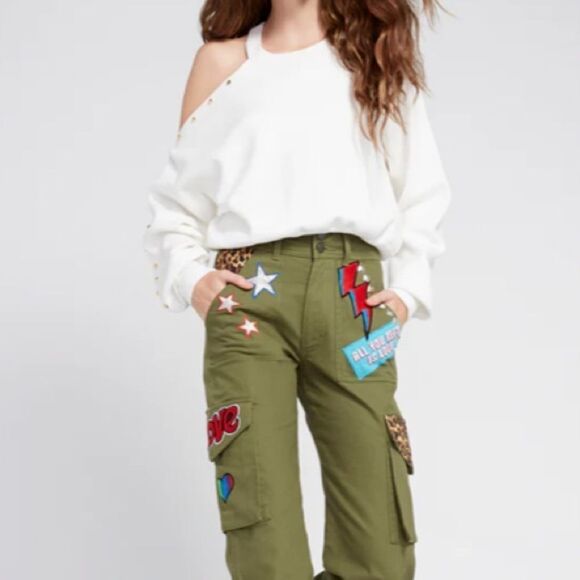 ALICE + OLIVIA - Michael Crewneck Pullover with Cut Shoulder Soft White/Gold SP - Picture 1 of 15